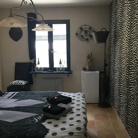 Maison Des Vignes Bed & Breakfast