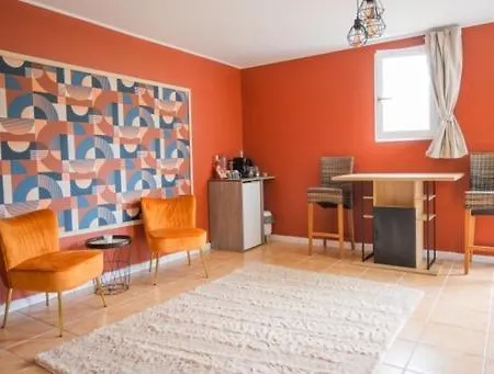 Maison Des Vignes Bed and Breakfast