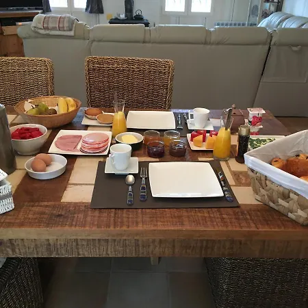 Maison Des Vignes Bed and Breakfast