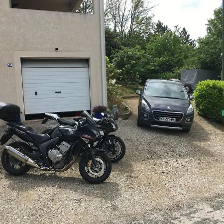 Maison Des Vignes Bed and Breakfast *